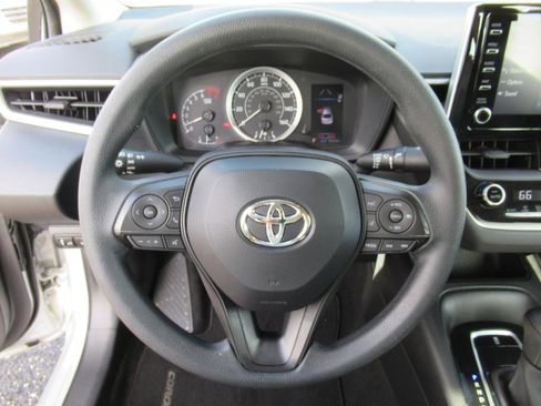 Used 2020 Toyota Corolla LE image 17