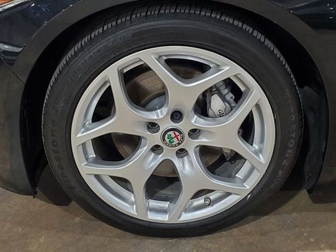 Used 2020 Alfa Romeo Giulia Ti w/ Active Blind Spot Package image 39