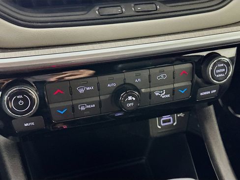 Certified 2025 Jeep Compass Limited AWD/4WD image 23
