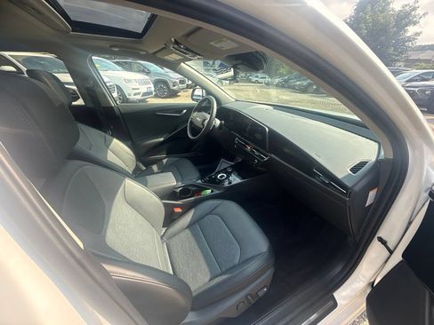 Used 2023 Kia Niro Wave w/ Wave Preserve Package FWD image 17