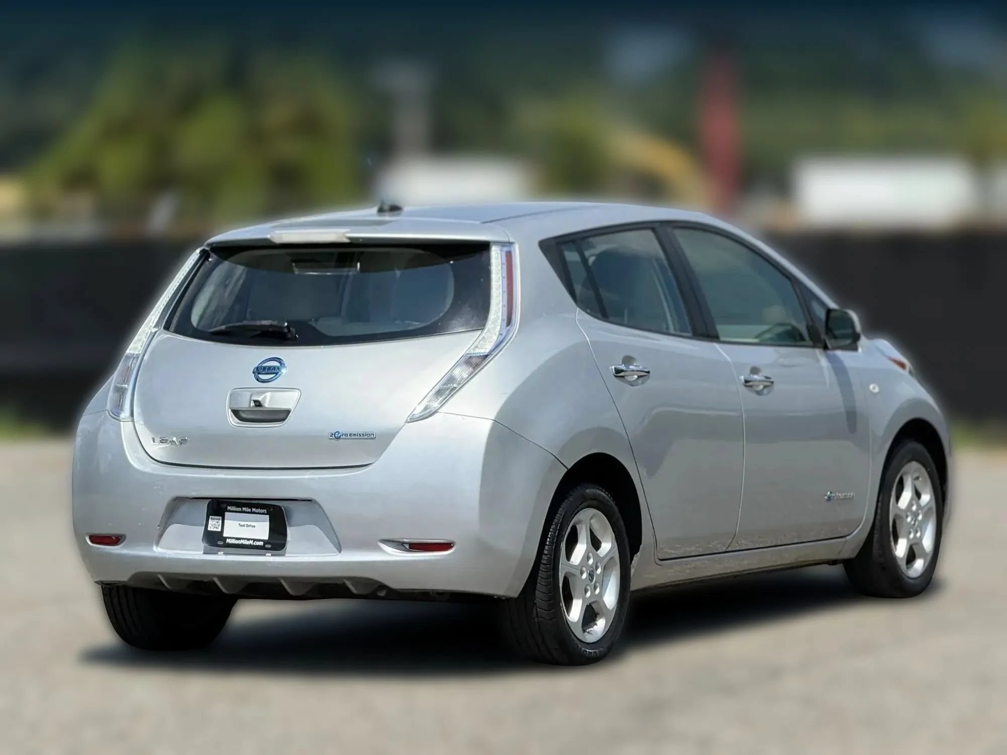 Used 2012 Nissan Leaf SL w/ Recycling/Organizational Pkg FWD image 9