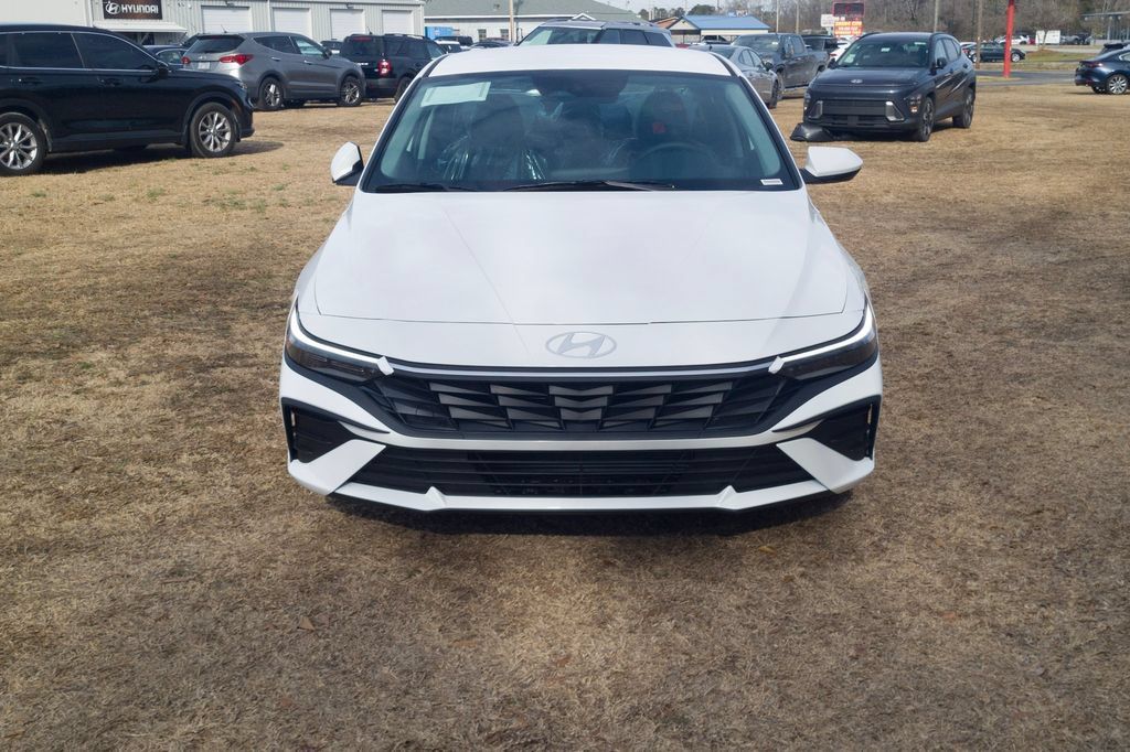 New 2026 Hyundai Elantra SE FWD image 2
