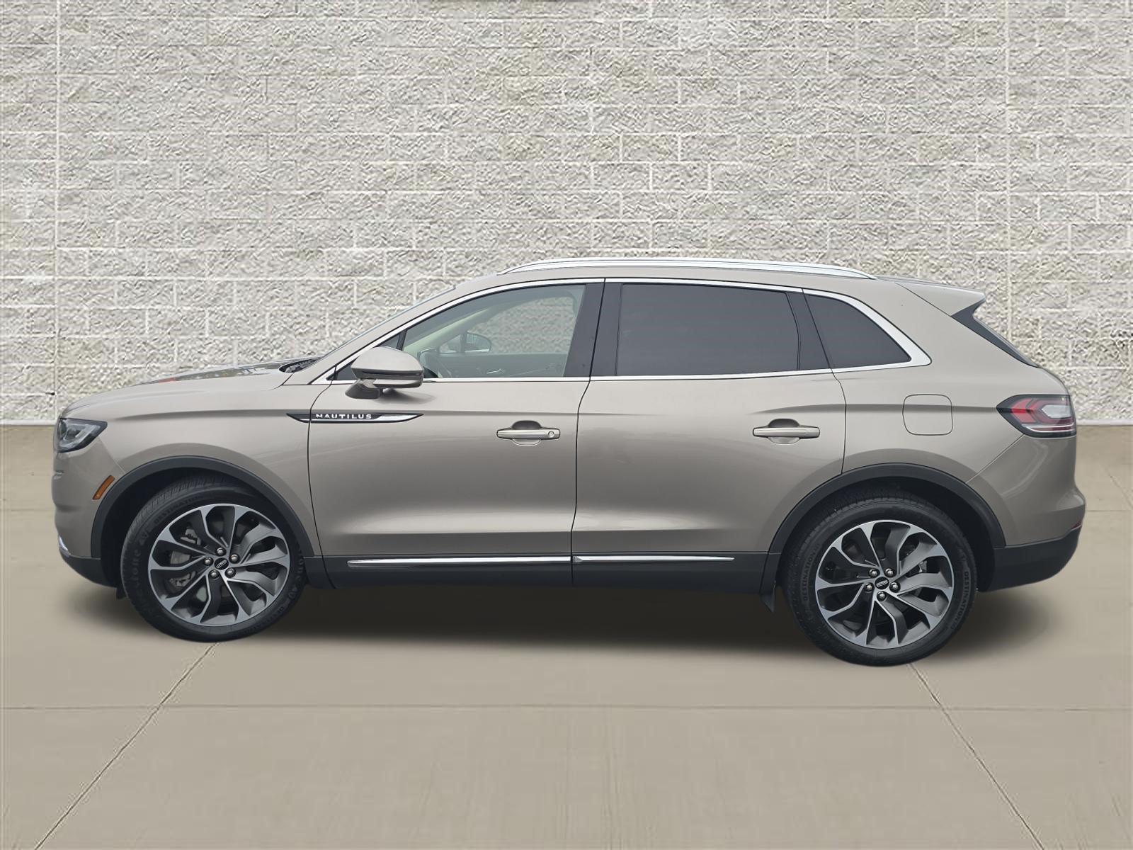 Used 2021 Lincoln Nautilus Reserve w/ Cargo Utility Package AWD/4WD image 4