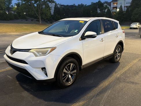 Used 2018 Toyota RAV4 XLE FWD image 1