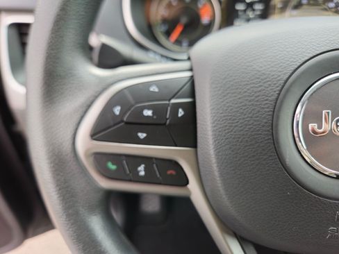 Used 2020 Jeep Cherokee Latitude FWD image 17