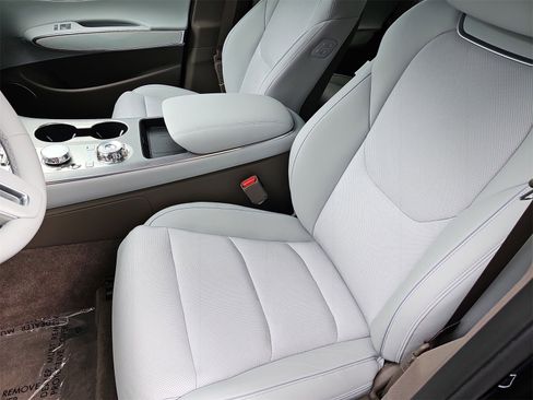 Certified 2026 Genesis GV70 2.5T Advanced image 15