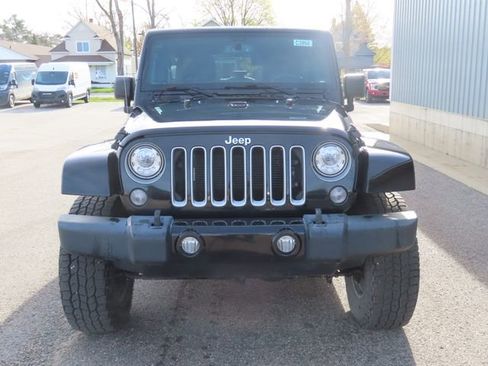 Used 2018 Jeep Wrangler Unlimited Sahara w/ Max Tow Package AWD/4WD image 10