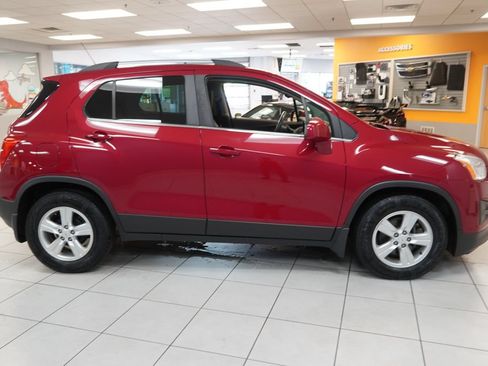 Used 2015 Chevrolet Trax LT w/ LT Sun and Sound Package FWD image 13