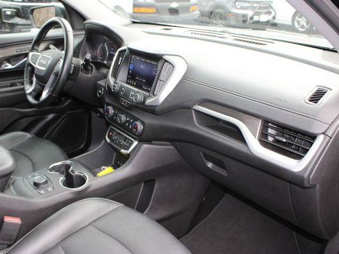 Used 2024 GMC Terrain SLT image 23