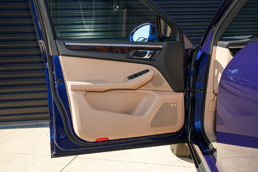 Certified 2026 Porsche Macan AWD/4WD image 18