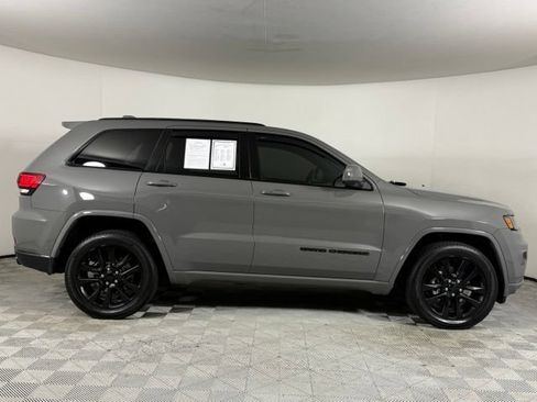 Used 2020 Jeep Grand Cherokee Altitude AWD/4WD image 9