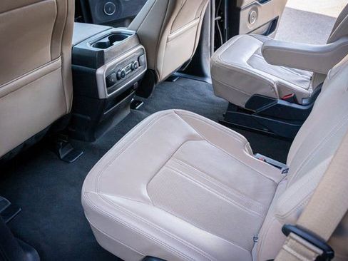 Used 2024 Ford Expedition Limited image 30