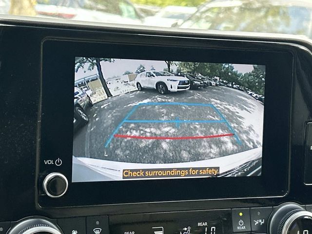 Used 2023 Toyota Highlander XLE AWD/4WD image 39