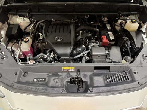 Used 2024 Toyota Highlander XLE AWD/4WD image 32