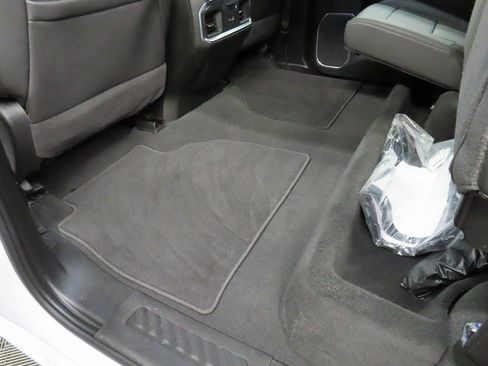 Used 2025 GMC Sierra 2500 SLT w/ SLT Convenience Package image 47