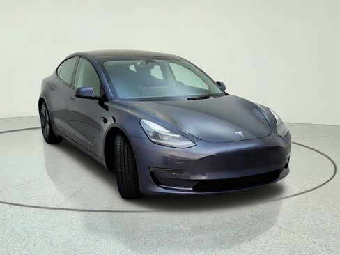 Used 2023 Tesla Model 3 Standard Range RWD image 4