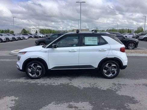 Used 2025 Hyundai Venue Limited image 1