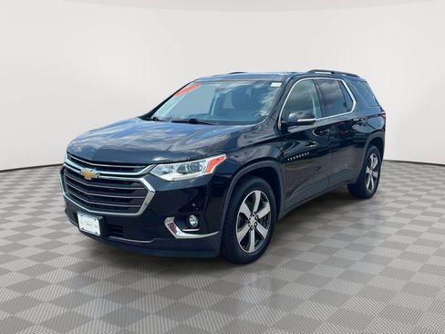Used 2019 Chevrolet Traverse LT w/ LT Premium Package AWD/4WD image 3
