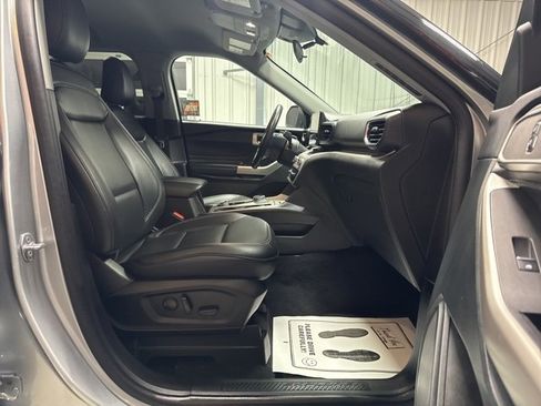 Used 2023 Ford Explorer XLT w/ Equipment Group 202A image 27