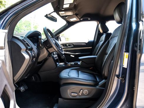 Used 2018 Ford Explorer XLT w/ Equipment Group 202A FWD image 40