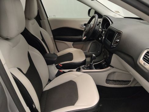Used 2019 Jeep Compass Latitude w/ Popular Equipment Group FWD image 21