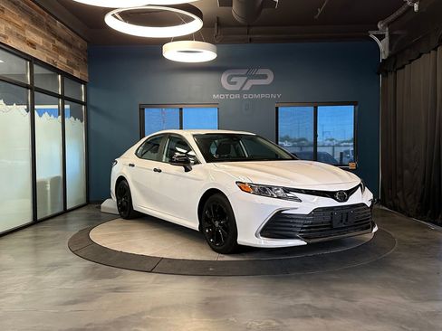 Used 2022 Toyota Camry LE AWD/4WD image 1