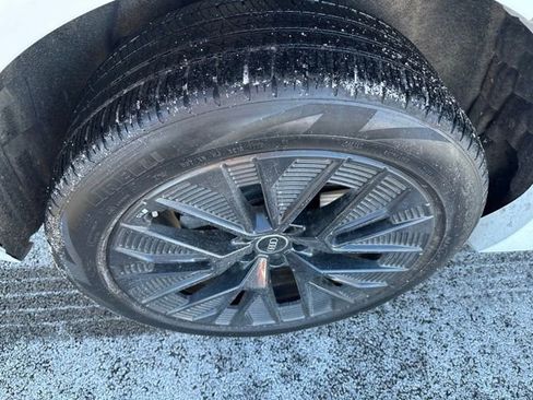 Used 2024 Audi Q8 e-tron Prestige image 8