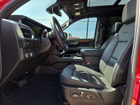 Used 2025 GMC Yukon Denali w/ Sun & Power Step Package AWD/4WD image 16