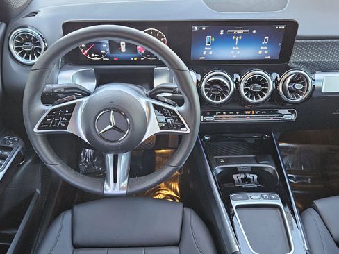 Certified 2025 Mercedes-Benz GLB 250 4MATIC image 26