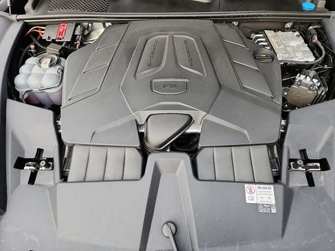 Certified 2024 Porsche Cayenne Coupe image 32