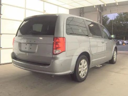 Used 2016 Dodge Grand Caravan SE w/ Quick Order Package 29E SE FWD image 3