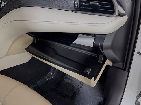 Used 2021 Toyota Camry LE image 34