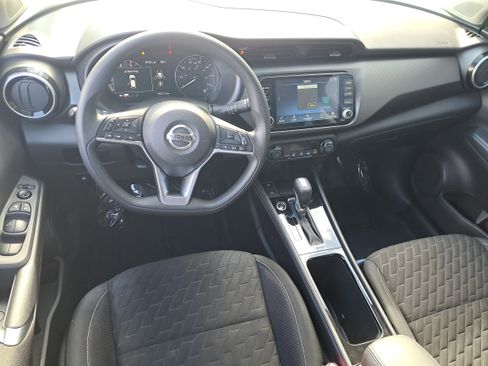 Certified 2021 Nissan Kicks SV FWD image 17