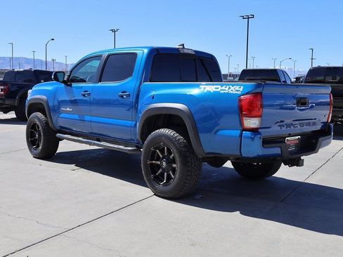 Used 2016 Toyota Tacoma TRD Off-Road w/ Premium & Technology Package image 4
