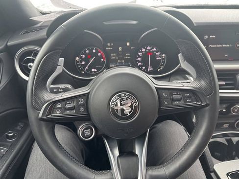 Used 2023 Alfa Romeo Stelvio Veloce image 13