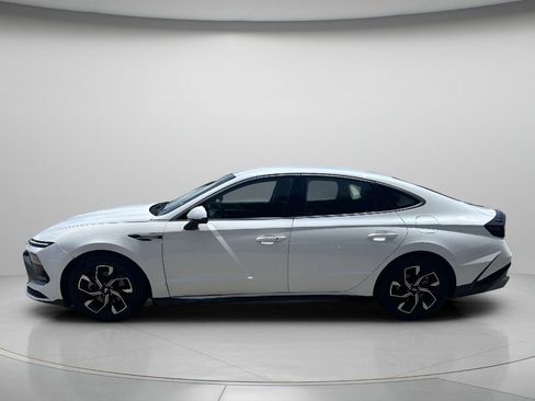 Used 2025 Hyundai Sonata SEL FWD image 4