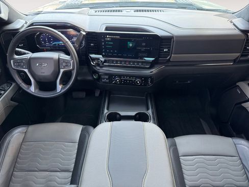 Used 2025 Chevrolet Silverado 2500 ZR2 w/ Technology Package image 10