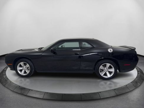 Used 2023 Dodge Challenger SXT RWD image 8