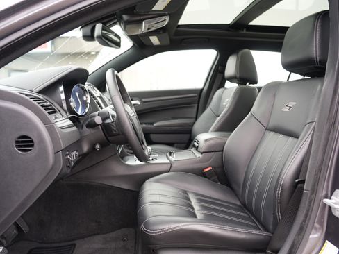 Used 2013 Chrysler 300 S w/ Luxury Group image 12