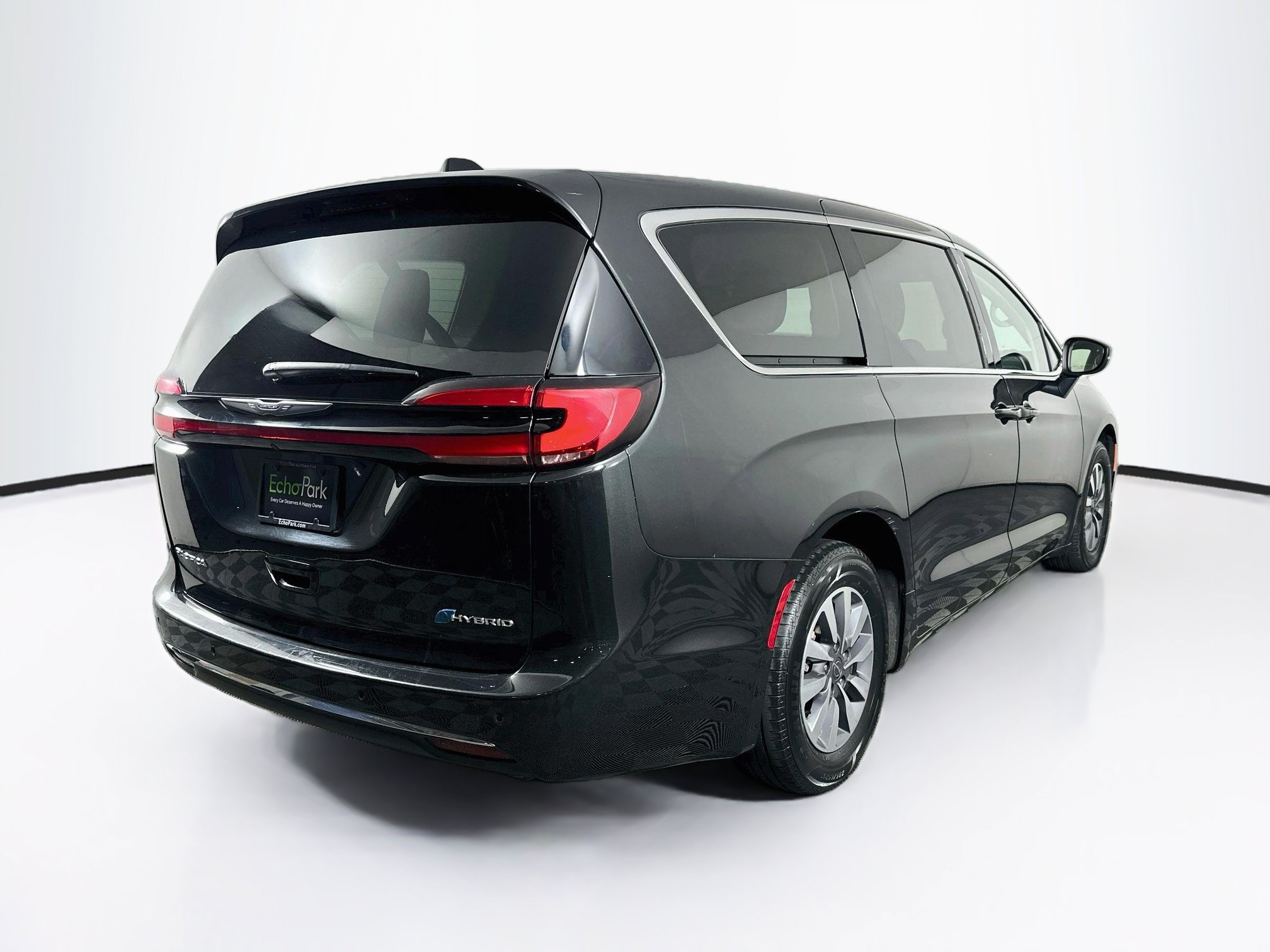 Used 2023 Chrysler Pacifica Touring-L FWD image 9