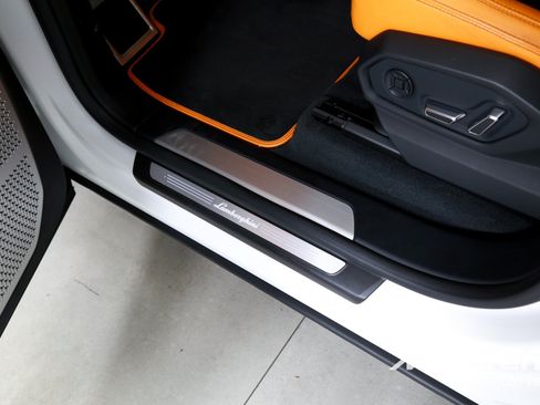 Used 2022 Lamborghini Urus AWD/4WD image 16