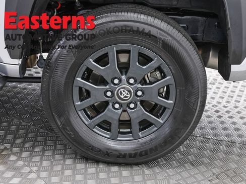 Used 2025 Toyota 4Runner SR5 AWD/4WD image 33