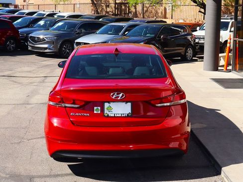 Used 2017 Hyundai Elantra SE image 10