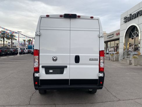 Used 2025 RAM ProMaster 2500 w/ Convenience Group image 7