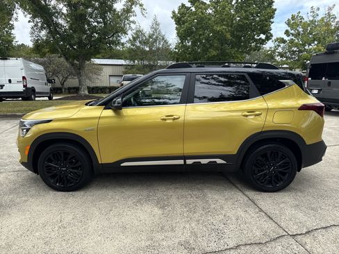 Used 2022 Kia Seltos Nightfall Edition image 4