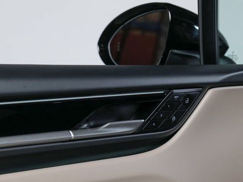 Certified 2025 Porsche Macan 4S Electric image 30