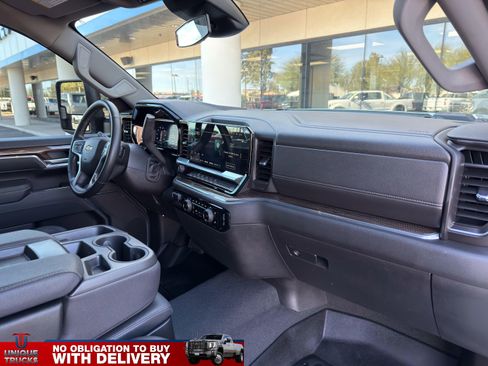 Used 2024 Chevrolet Silverado 3500 LT w/ Convenience Package image 30