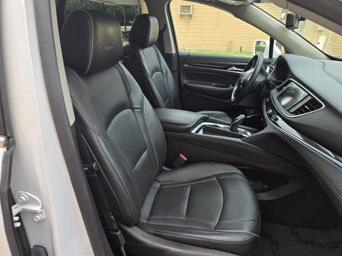 Used 2019 Buick Enclave Avenir w/ Avenir Technology Package FWD image 10