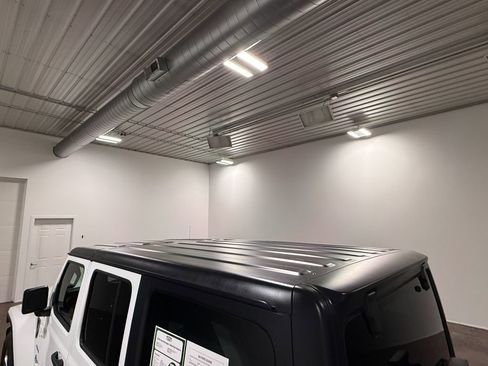 Used 2020 Jeep Wrangler Unlimited Sahara w/ LED Lighting Group AWD/4WD image 43