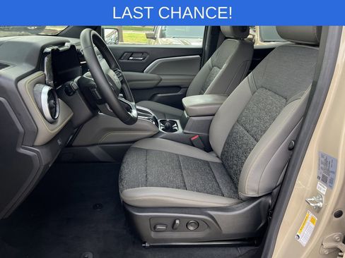 Used 2024 Chevrolet Colorado ZR2 w/ Technology Package AWD/4WD image 25